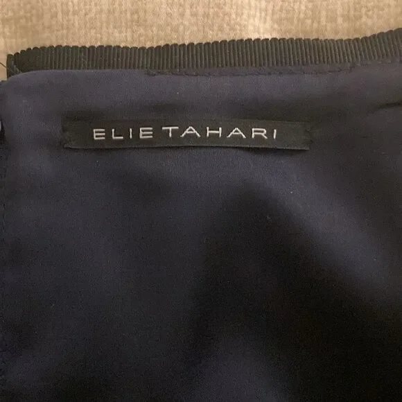 Elie Tahari Navy Tweed Wool Skirt with Asymmetrical Hem. Size 4. - Picture 7 of 9